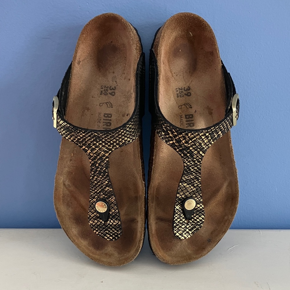 Birkenstock - Women’s Black and Gold Snakeskin Gizeh Sandals - EU 39 / US 8.5 - Picture 2 of 11